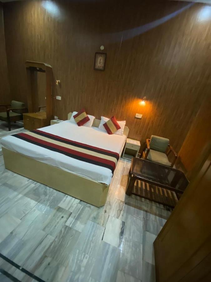 Lavi Hotel Hari Darshan - 10 Meter From Golden Temple Амрітсар Екстер'єр фото