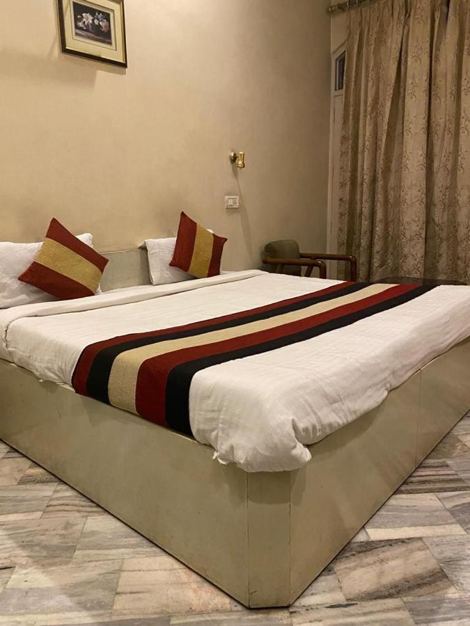 Lavi Hotel Hari Darshan - 10 Meter From Golden Temple Амрітсар Екстер'єр фото