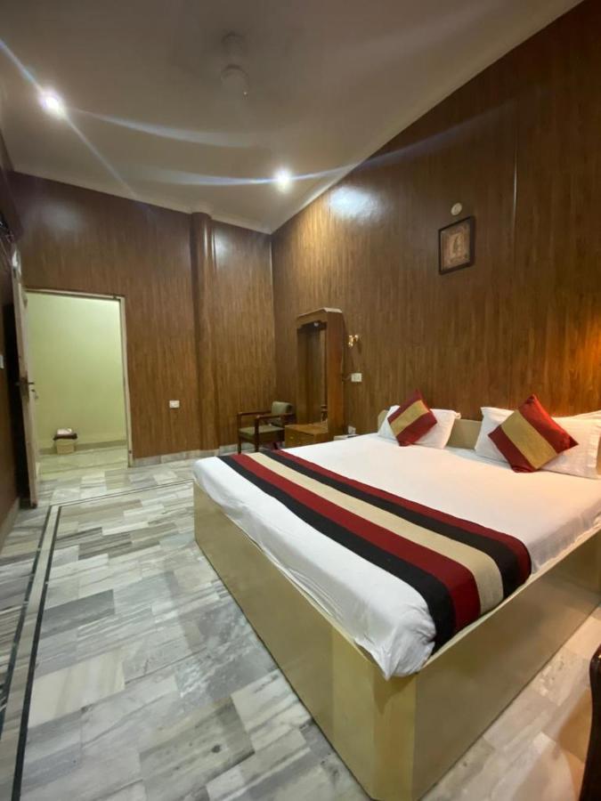Lavi Hotel Hari Darshan - 10 Meter From Golden Temple Амрітсар Екстер'єр фото